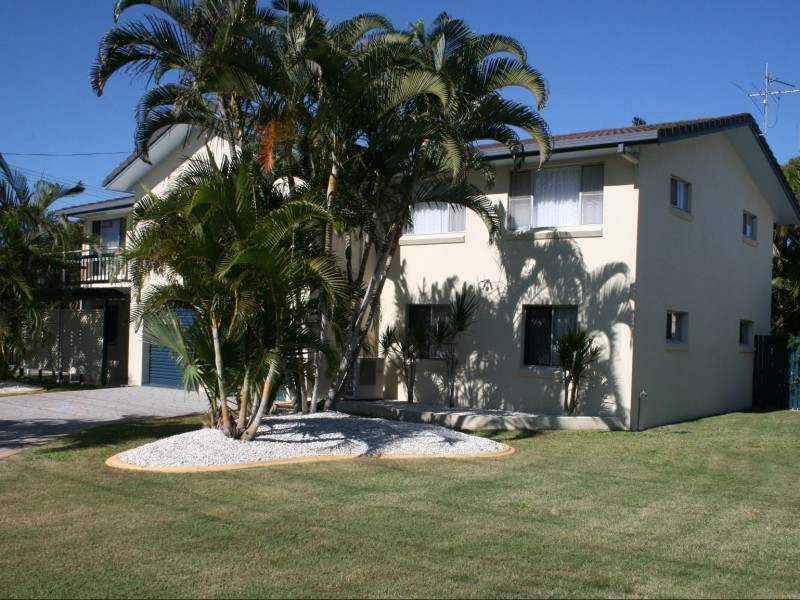 91 Urangan St, Torquay QLD 4655