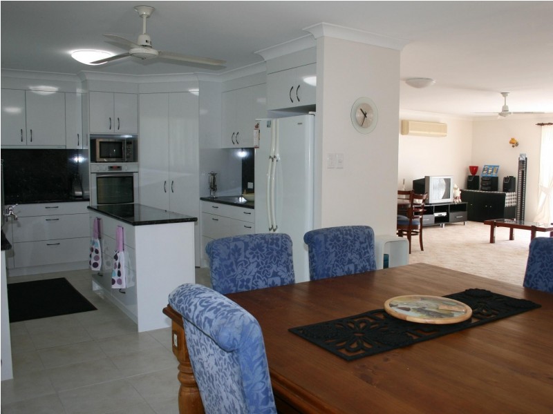 91 Urangan St, Torquay QLD 4655