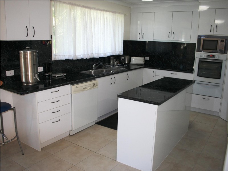 91 Urangan St, Torquay QLD 4655