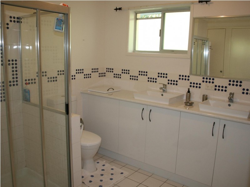91 Urangan St, Torquay QLD 4655