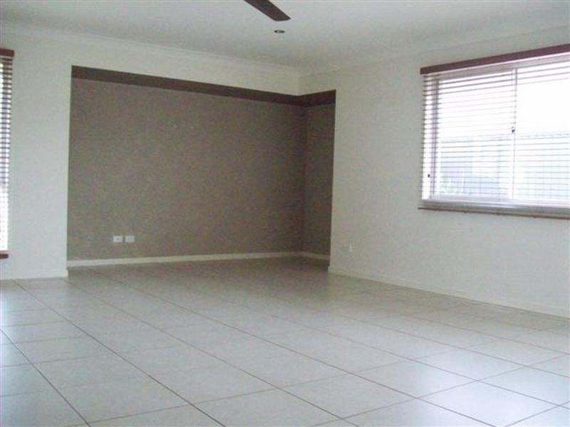 2/12 Yarrilee Cct, Dundowran QLD 4655