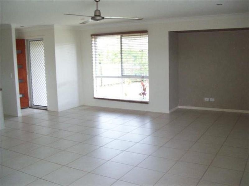 2/12 Yarrilee Cct, Dundowran QLD 4655