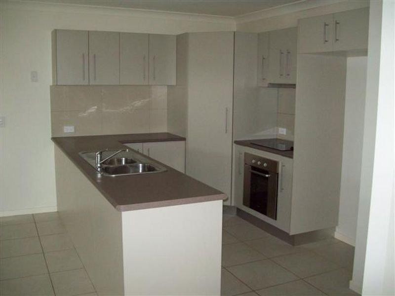 2/12 Yarrilee Cct, Dundowran QLD 4655