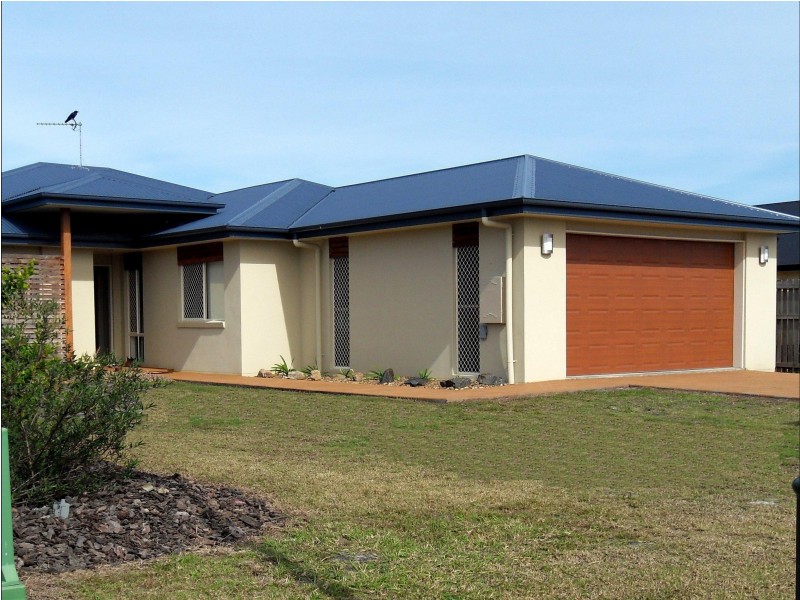 32 Earl St Vincent Cct, Eli Waters QLD 4655
