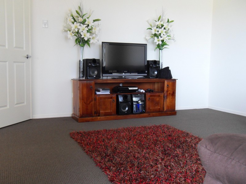 32 Earl St Vincent Cct, Eli Waters QLD 4655