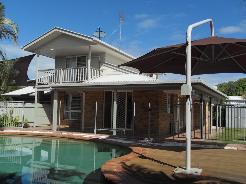 15 William Street, Urangan QLD 4655
