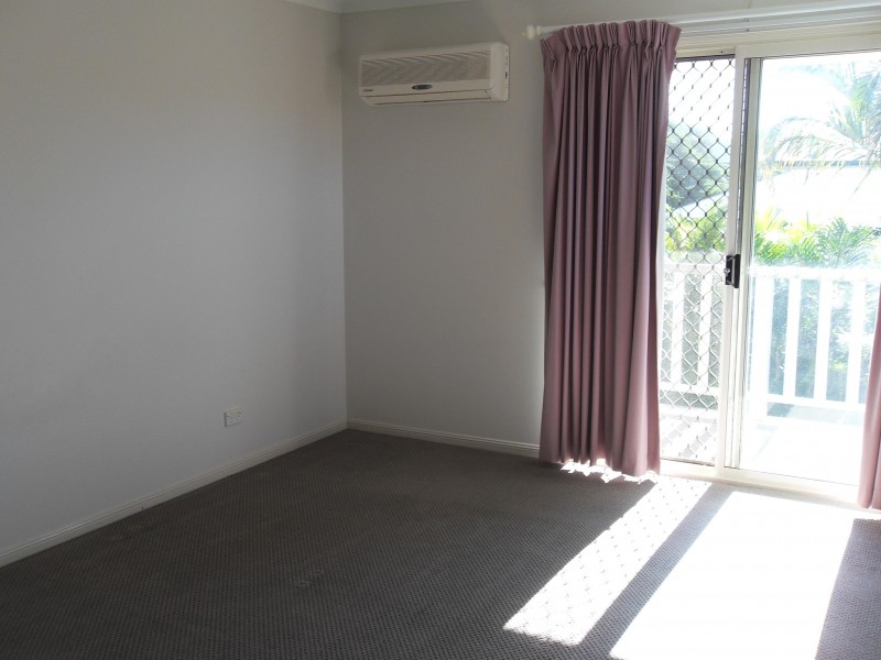 15 William Street, Urangan QLD 4655