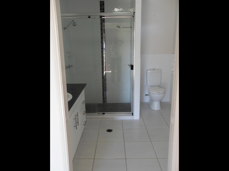 15 William Street, Urangan QLD 4655