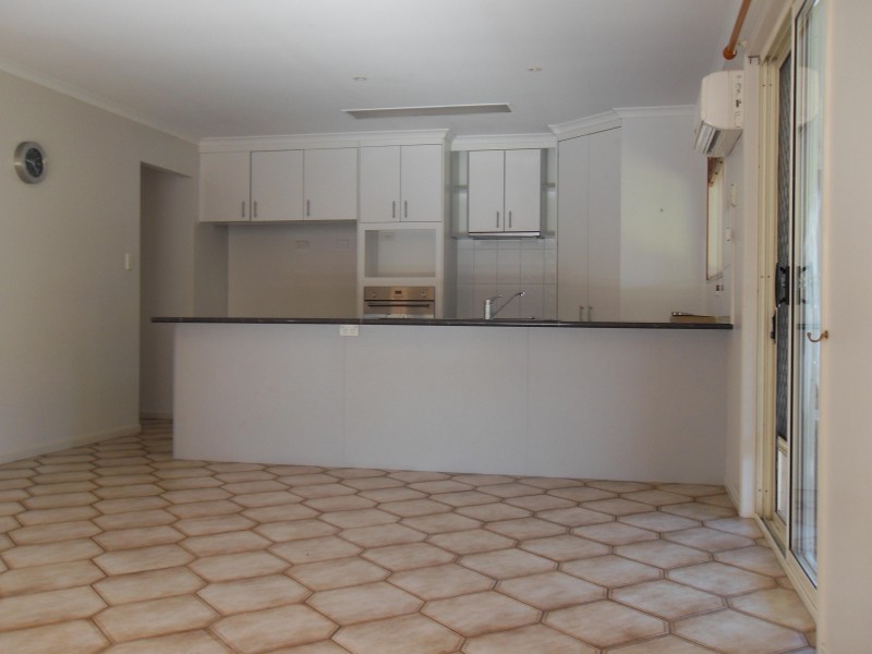 15 William Street, Urangan QLD 4655