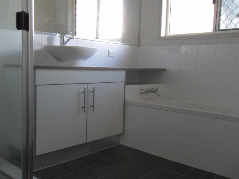 15 William Street, Urangan QLD 4655