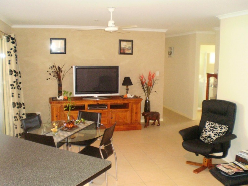 27 Anchorage Cct, Point Vernon QLD 4655