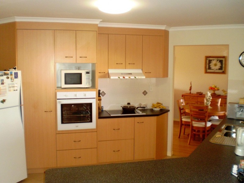 27 Anchorage Cct, Point Vernon QLD 4655