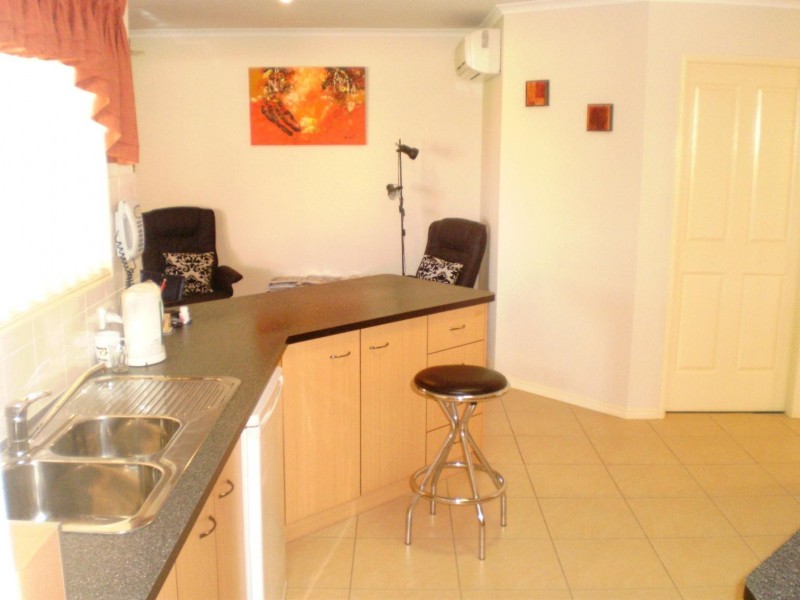 27 Anchorage Cct, Point Vernon QLD 4655