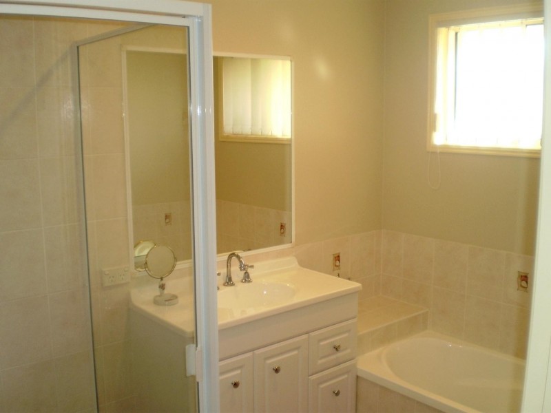 27 Anchorage Cct, Point Vernon QLD 4655