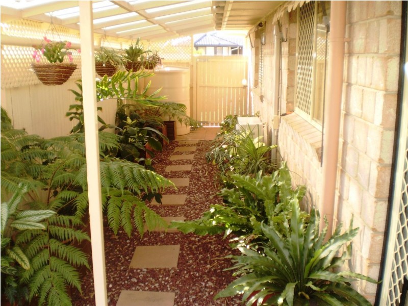 27 Anchorage Cct, Point Vernon QLD 4655