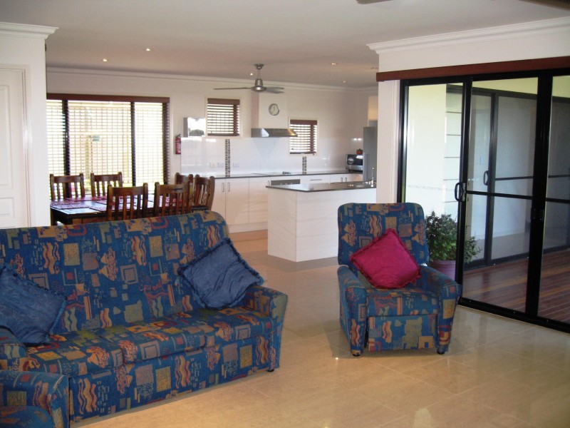 13 Bay Park Rd, Wondunna QLD 4655