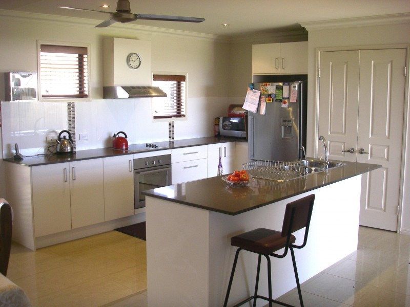 13 Bay Park Rd, Wondunna QLD 4655