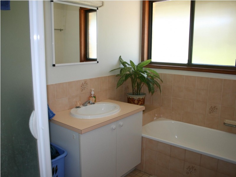 60 Washington Dr, Wondunna QLD 4655