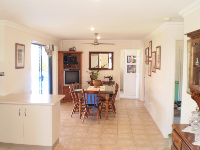 3 Earl St Vincent Cct, Eli Waters QLD 4655