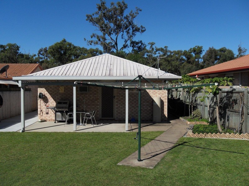 115 Bideford St, Torquay QLD 4655