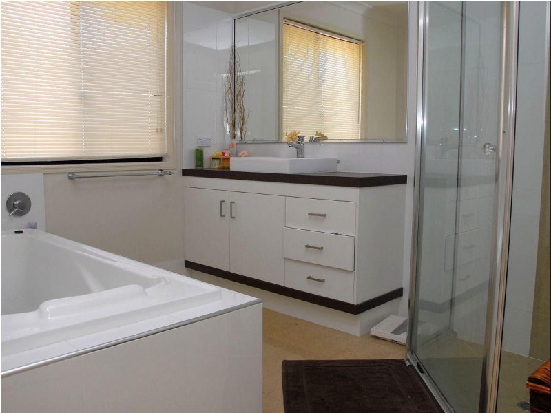 15 Bay Park Rd, Wondunna QLD 4655