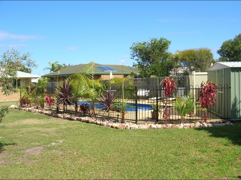 27 Cassandra Cres, Urangan QLD 4655