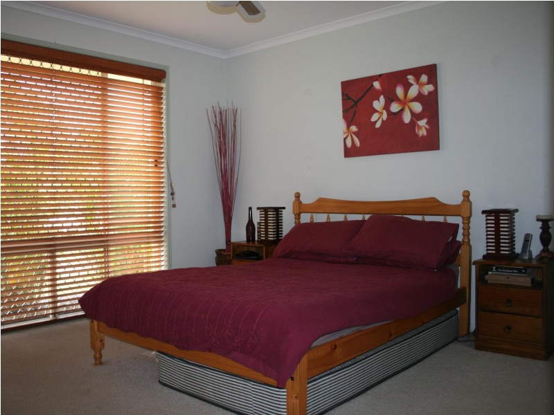 27 Cassandra Cres, Urangan QLD 4655