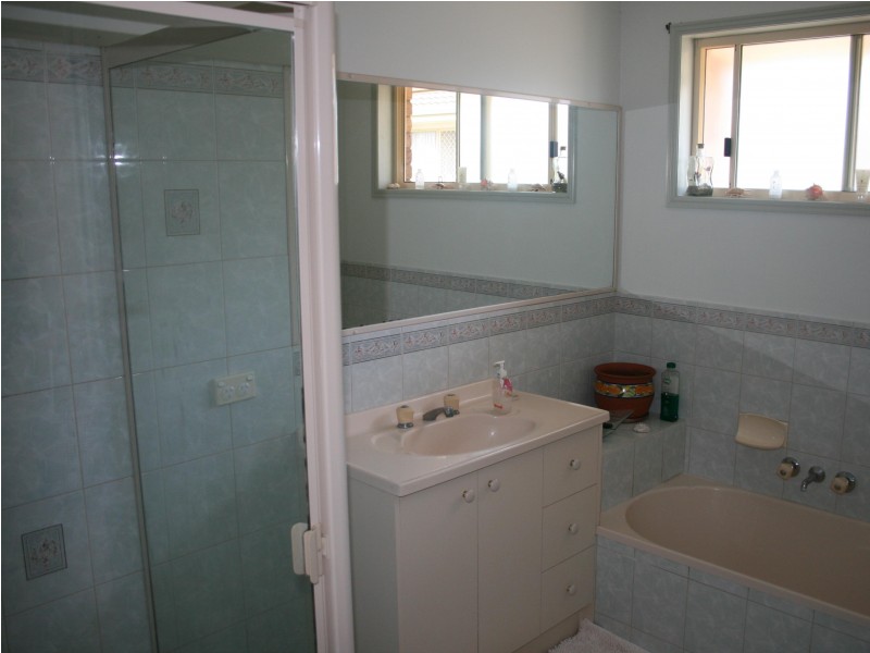 27 Cassandra Cres, Urangan QLD 4655