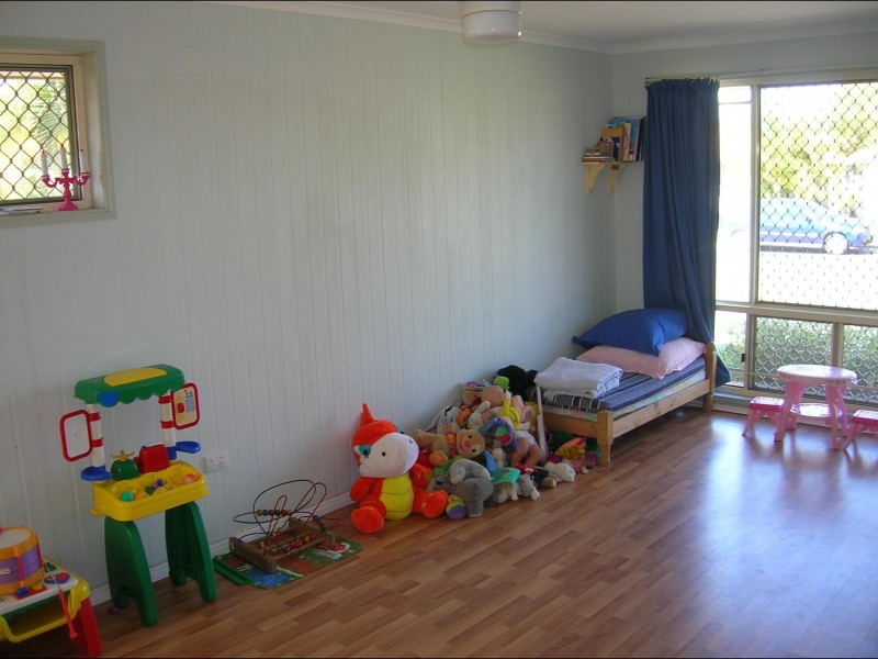 27 Cassandra Cres, Urangan QLD 4655