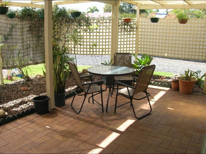 27 Cassandra Cres, Urangan QLD 4655