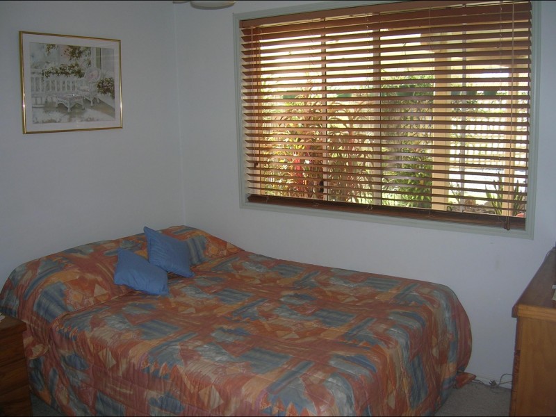 27 Cassandra Cres, Urangan QLD 4655