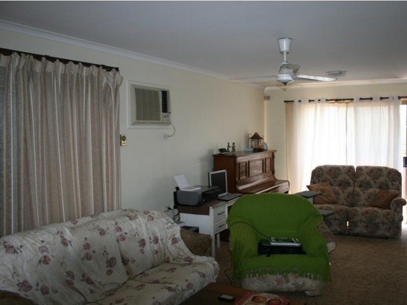 34 Hillcrest Ave, Scarness QLD 4655