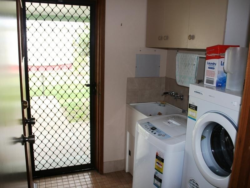 18 South St, Urangan QLD 4655