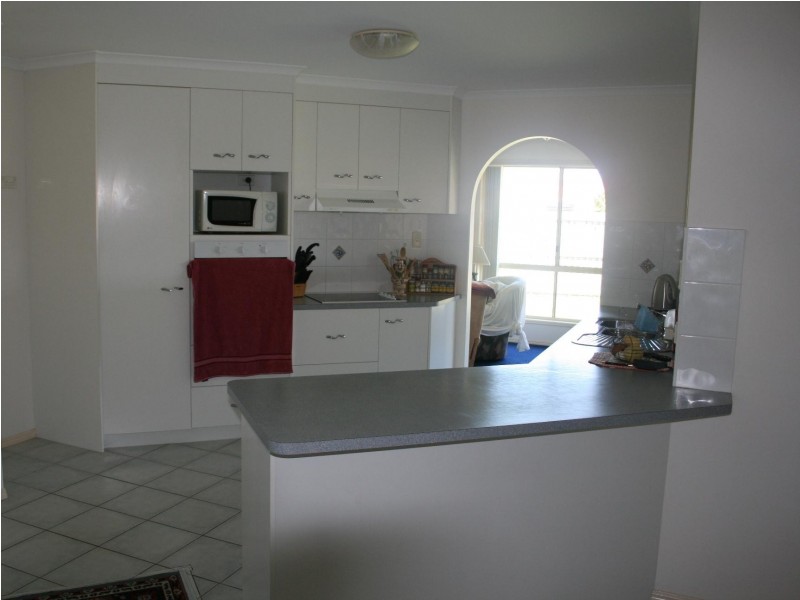 6 Arwon Close, Point Vernon QLD 4655