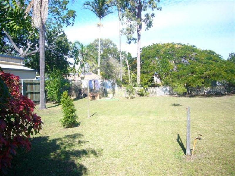 3 Cunningham St, Torquay QLD 4655