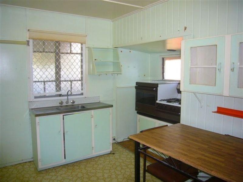 3 Cunningham St, Torquay QLD 4655