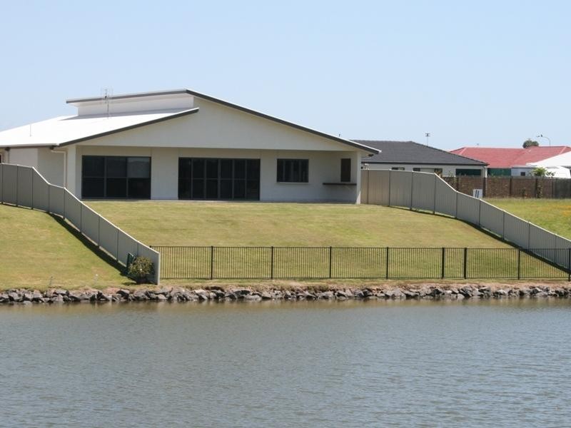7 Bounty Circuit, Eli Waters QLD 4655