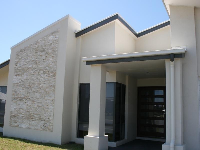 7 Bounty Circuit, Eli Waters QLD 4655