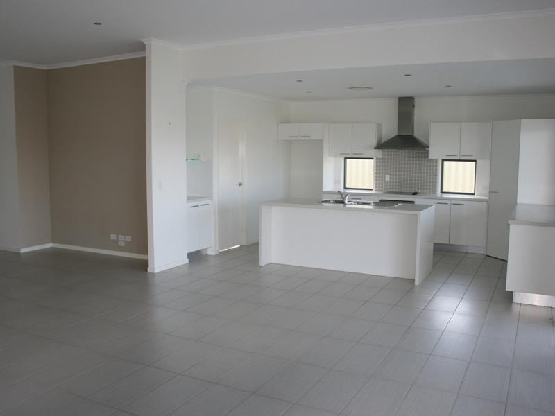 7 Bounty Circuit, Eli Waters QLD 4655