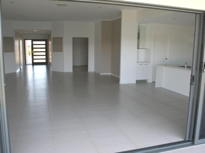 7 Bounty Circuit, Eli Waters QLD 4655