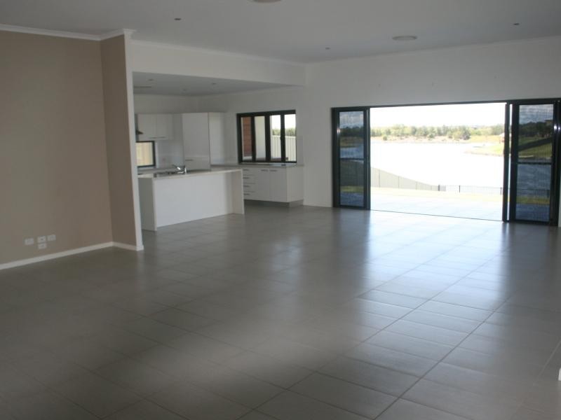 7 Bounty Circuit, Eli Waters QLD 4655