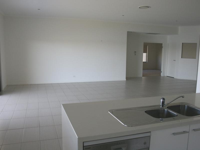 7 Bounty Circuit, Eli Waters QLD 4655