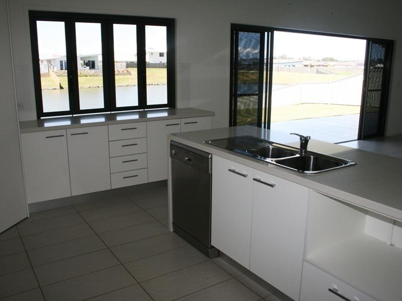 7 Bounty Circuit, Eli Waters QLD 4655