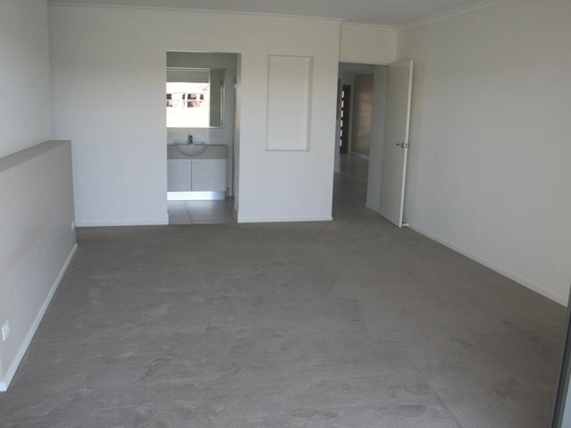 7 Bounty Circuit, Eli Waters QLD 4655