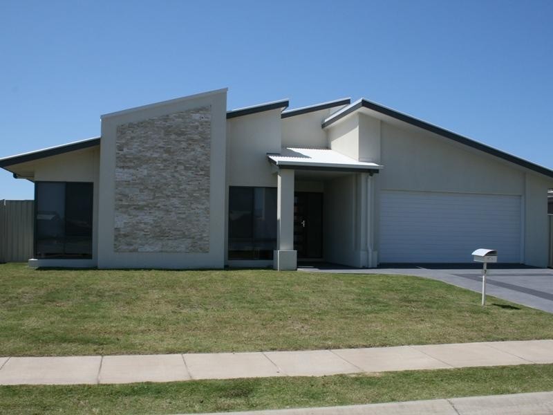 7 Bounty Circuit, Eli Waters QLD 4655