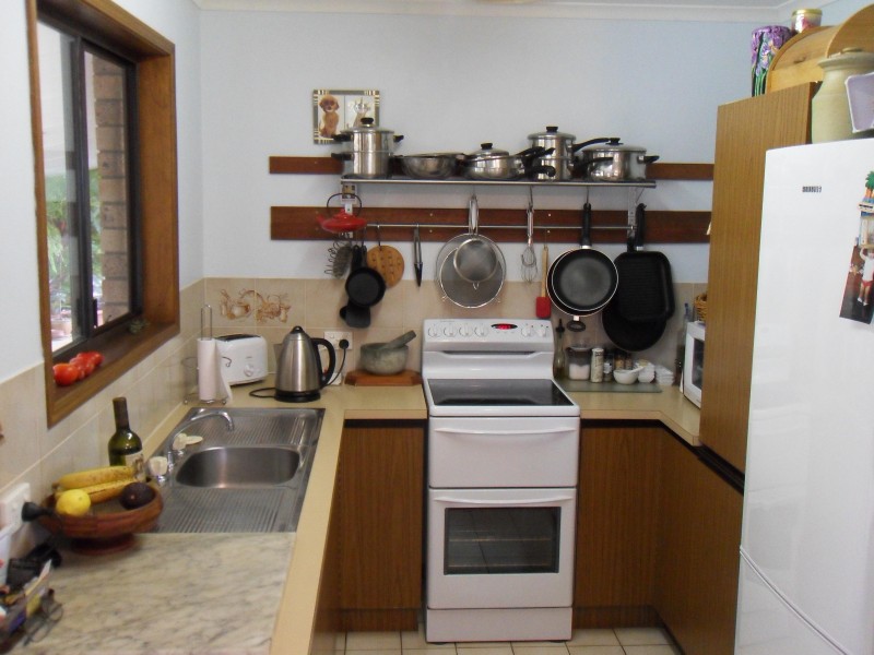 16 Preston Street, Point Vernon QLD 4655