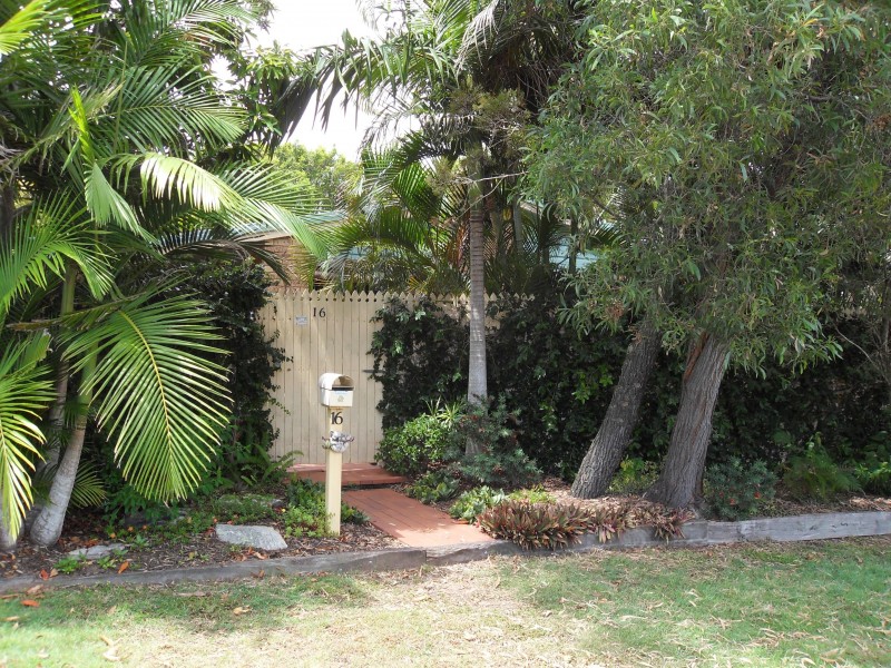 16 Preston Street, Point Vernon QLD 4655