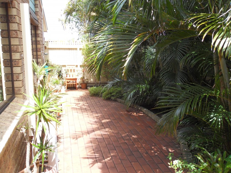 16 Preston Street, Point Vernon QLD 4655