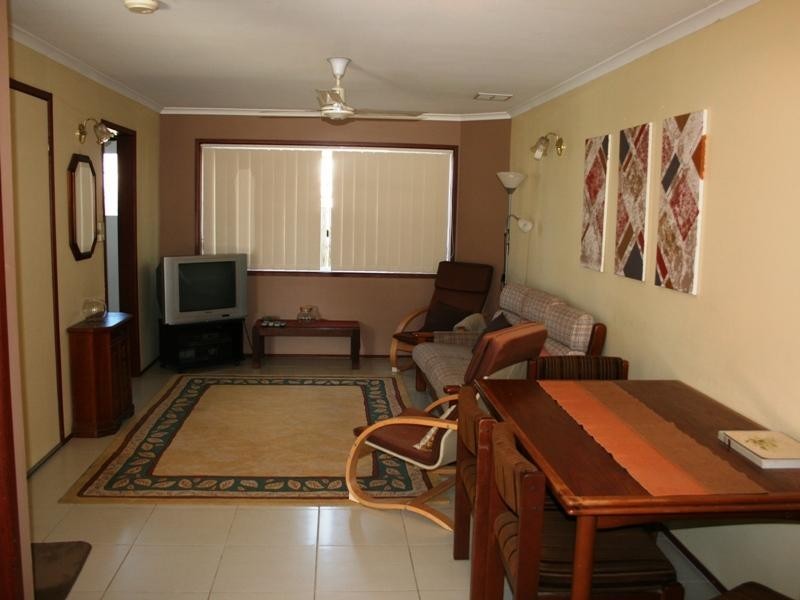 1/4 Frank St, Scarness QLD 4655