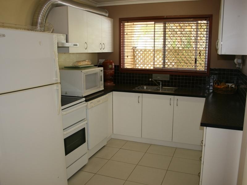 1/4 Frank St, Scarness QLD 4655